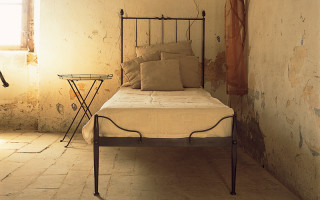 Single iron bed